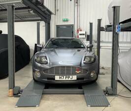 Image 5/50 of Aston Martin V12 Vanquish (2003)