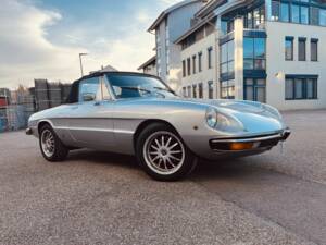 Image 5/8 of Alfa Romeo 2000 Spider Veloce (1978)