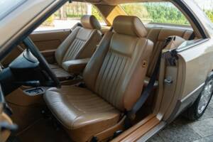 Image 23/46 de Mercedes-Benz 300 CE (1988)