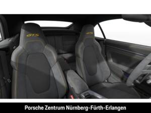 Image 6/8 of Porsche 911 Carrera 4 GTS (2025)