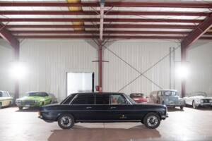 Image 4/64 of Mercedes-Benz 230/6 LWB (1976)