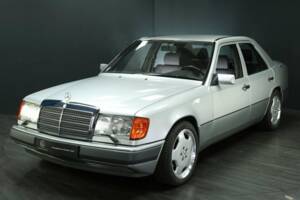 Afbeelding 1/50 van Mercedes-Benz 300 E-24 (1992)