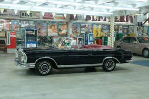Image 5/50 of Mercedes-Benz 220 SE b (1963)
