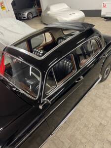 Image 18/24 of Mercedes-Benz 220 S (1958)