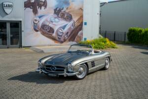 Image 12/38 of Mercedes-Benz 300 SL Roadster (1961)