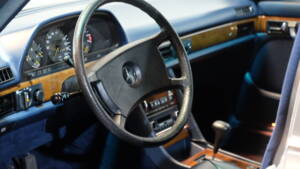 Immagine 21/31 di Mercedes-Benz 500 SEL (1987)