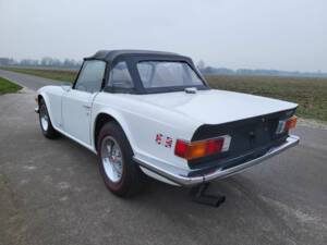 Image 8/8 of Triumph TR 6 (1973)