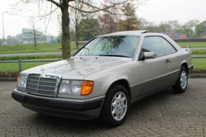 Bild 5/8 von Mercedes-Benz 230 CE (1991)