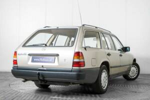 Bild 43/50 von Mercedes-Benz 230 TE (1987)
