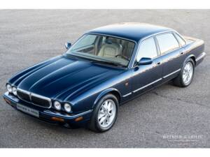 Bild 4/34 von Jaguar XJ 8 4.0 Executive (1999)