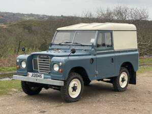 Immagine 1/12 di Land Rover 88 (1976)