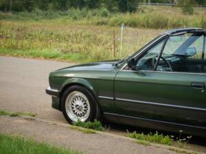 Bild 9/25 von BMW 320i (1990)