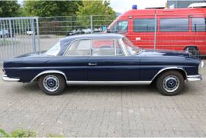 Image 3/12 of Mercedes-Benz 250 SE (1967)