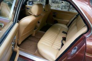 Image 11/14 of Jaguar XJ 12 (1982)