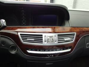 Image 58/99 of Mercedes-Benz S 65 AMG L (2006)