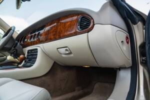 Image 42/91 de Jaguar XK8 4.0 (2000)