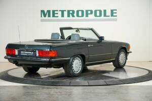 Afbeelding 6/24 van Mercedes-Benz 560 SL (1988)
