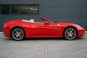 Image 5/50 of Ferrari California (2010)