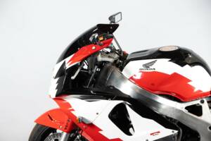 Image 29/44 of Honda CBR 900RR Fireblade (1999)