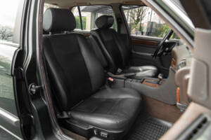 Image 17/34 of BMW 750iL (1989)