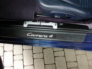 Bild 6/14 von Porsche 911 Carrera 4 (2000)