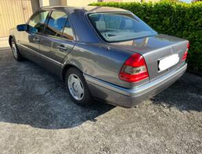 Image 3/11 of Mercedes-Benz C 220 Diesel (1995)