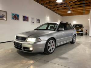Bild 19/64 von Audi S4 Avant (2000)