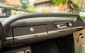 Image 62/77 of Alfa Romeo 2600 Spider (1963)