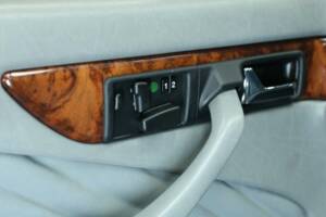 Afbeelding 11/50 van Mercedes-Benz 560 SEC (1991)