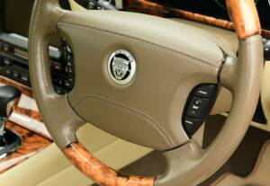 Image 44/50 of Jaguar XJ 8 4.2 (2008)