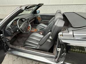 Image 25/50 of Mercedes-Benz 500 SL (1991)