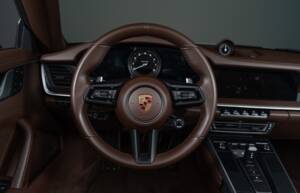 Image 22/31 de Porsche 911 Carrera 4 GTS (2024)
