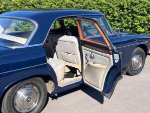 Image 8/14 of Rover 3 Litre Mk II (1965)