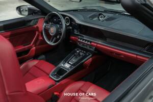 Image 17/25 of Porsche 911 Carrera 4 GTS (2022)