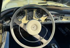 Image 14/31 de Mercedes-Benz 250 SL (1967)