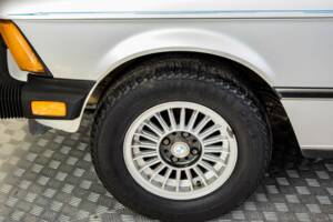 Image 29/50 of BMW 320i (1981)