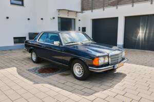Bild 75/99 von Mercedes-Benz 230 CE (1983)