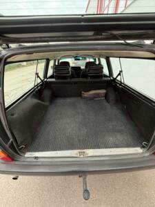 Image 32/54 of Volvo 245 GL (1990)