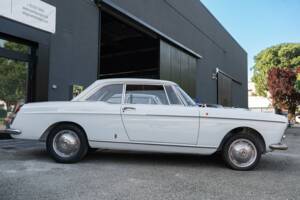Image 4/29 de Peugeot 404 Coupé (1966)