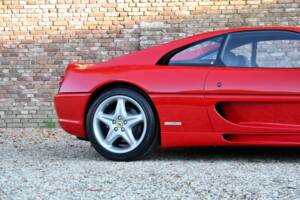 Image 41/50 de Ferrari F 355 Berlinetta (1996)