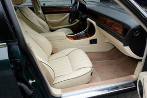 Image 29/77 de Jaguar XJ 40 (XJ-R) (1993)