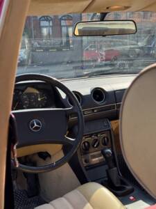 Image 62/65 of Mercedes-Benz 200 D (1982)