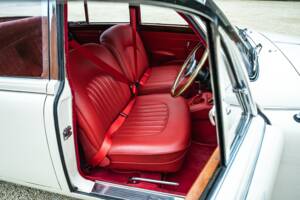 Bild 30/51 von Jaguar 240 (1968)