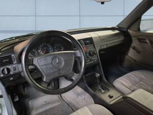 Bild 11/14 von Mercedes-Benz C 180 (1995)