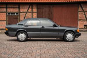 Bild 12/74 von Mercedes-Benz 190 E (1990)