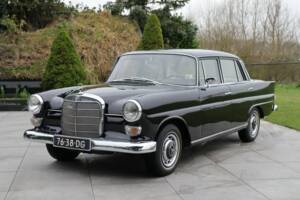 Afbeelding 3/50 van Mercedes-Benz 230 S (1967)