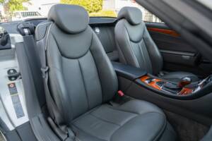 Image 36/86 de Mercedes-Benz SL 500 (2002)