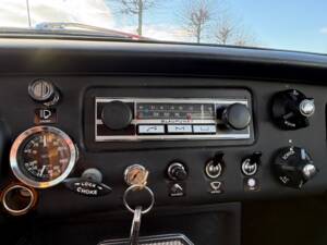 Image 7/23 of MG MGB GT (1968)
