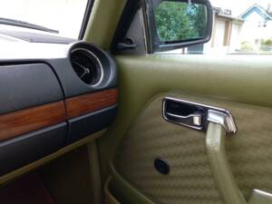 Image 6/15 of Mercedes-Benz 230 CE (1980)