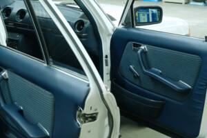 Bild 44/50 von Mercedes-Benz 230 (1977)